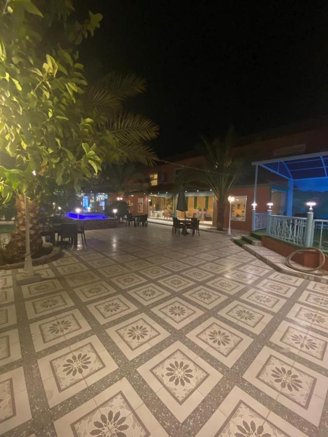 فندق ادوماتو Adomato Hotel Dawmat al-Jandal Eksteriør bilde