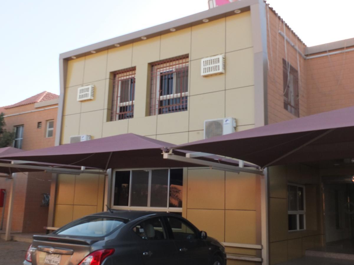فندق ادوماتو Adomato Hotel Dawmat al-Jandal Eksteriør bilde